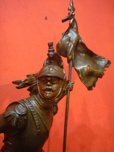 Антикварная скульптура "Сражающийся солдат"