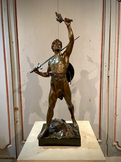 Бронзовая скульптура "Воин и ветвь"