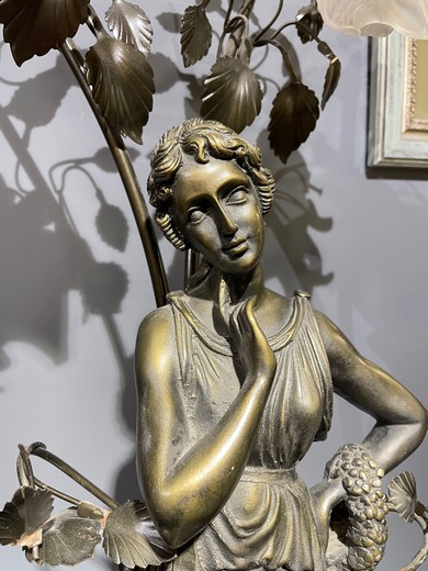 Антикварная лампа-скульптура
