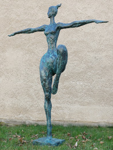 Antique garden sculpture "Dancer"