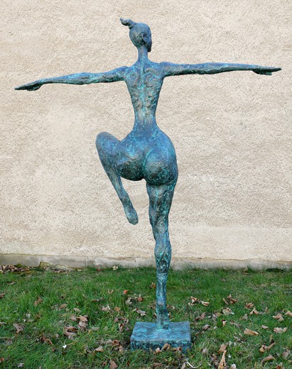 Antique garden sculpture "Dancer"