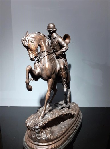 Антикварная скульптура «Кавалерист парфорсной охоты»