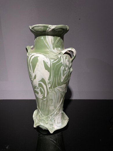 Антикварная ваза Wedgwood