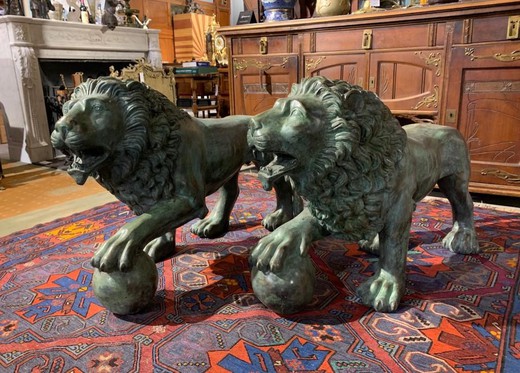 Antique pair sculptures "Lions"