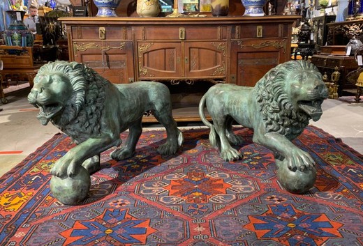 Antique pair sculptures "Lions"