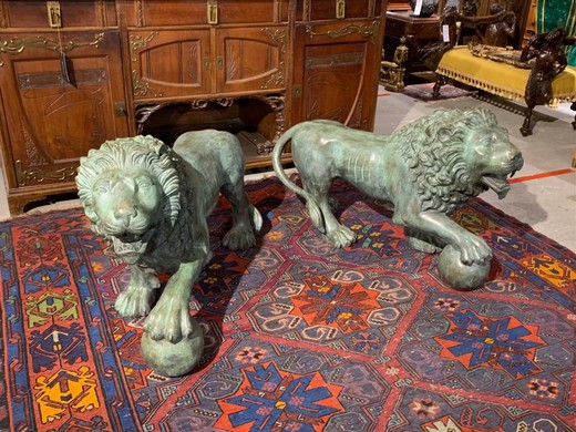 Antique pair sculptures "Lions"