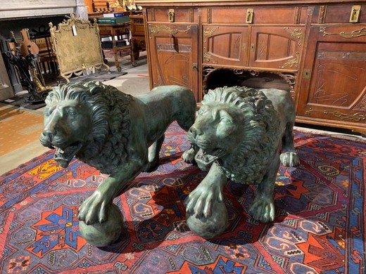 Antique pair sculptures "Lions"