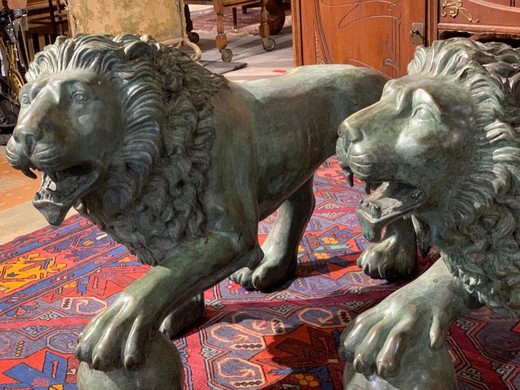 Antique pair sculptures "Lions"