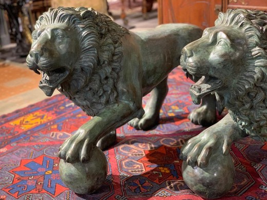 Antique pair sculptures "Lions"