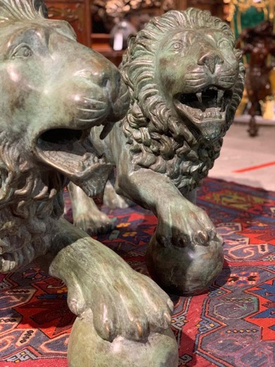 Antique pair sculptures "Lions"