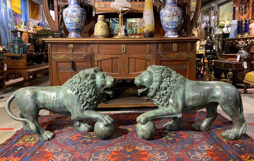 Antique pair sculptures "Lions"