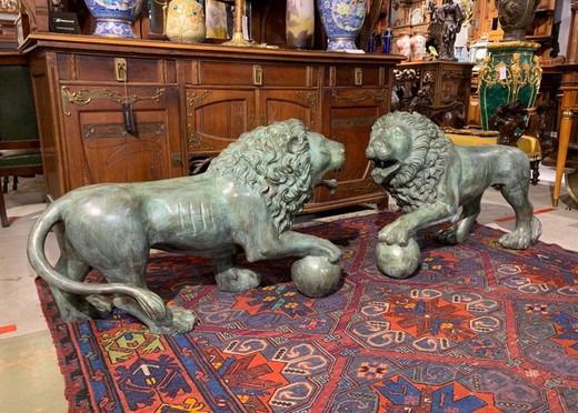 Antique pair sculptures "Lions"