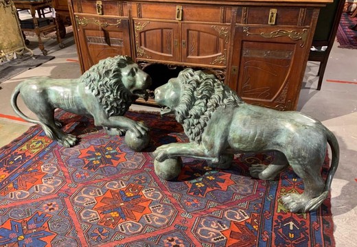 Antique pair sculptures "Lions"