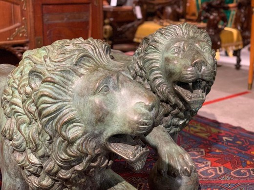 Antique pair sculptures "Lions"