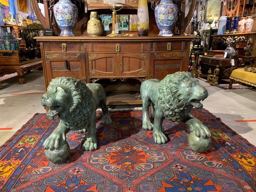 Antique pair sculptures "Lions"