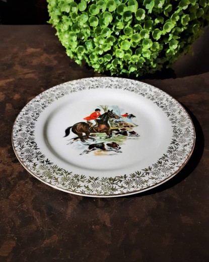 Antique plate "English hunting"