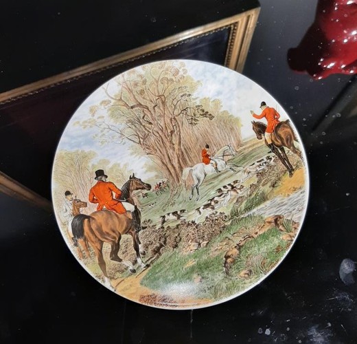 Antique hunting dishes