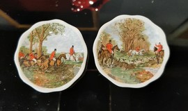 Antique small dishes with English hunting