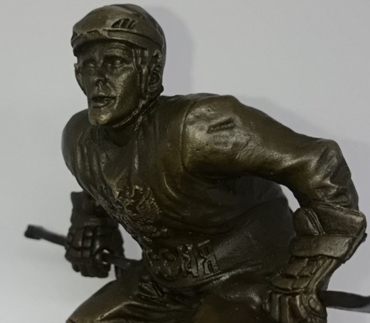 Sculpture "Hockey player-defender"