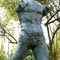 Старинная скульптура «Шагающий человек»