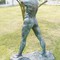 Старинная скульптура «Шагающий человек»