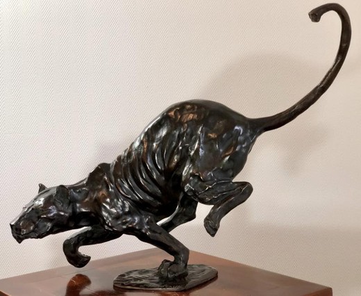 Antique sculpture "Lioness on the hunt"