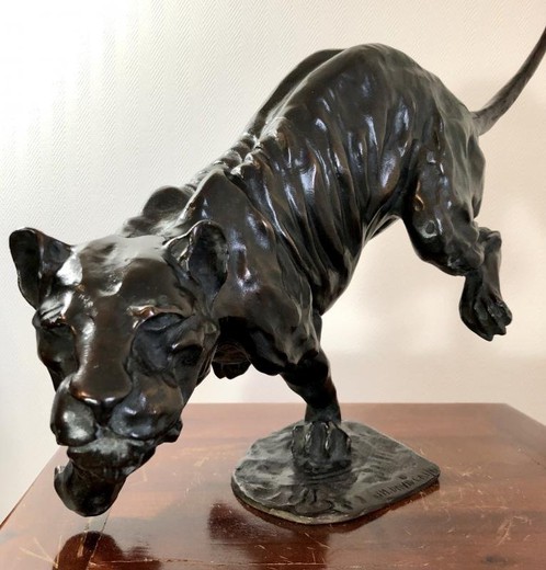 Antique sculpture "Lioness on the hunt"