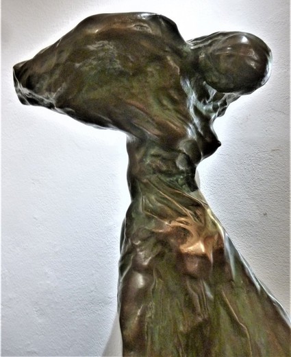 Антикварная скульптура «Полет»
