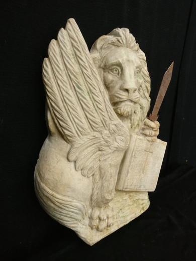 Antique exclusif barelief St. Mark Lion