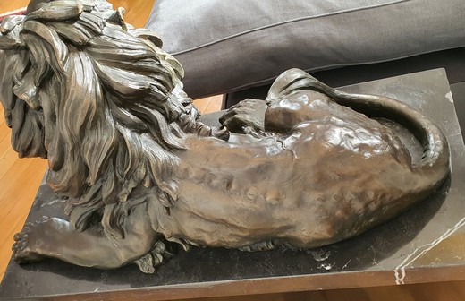 Paired sculptures "Lions"