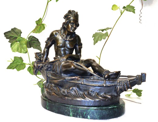 Антикварная скульптура «Индейцы в каноэ»