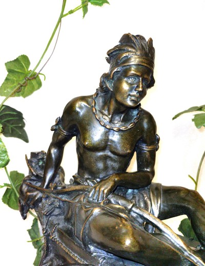 Антикварная скульптура «Индейцы в каноэ»