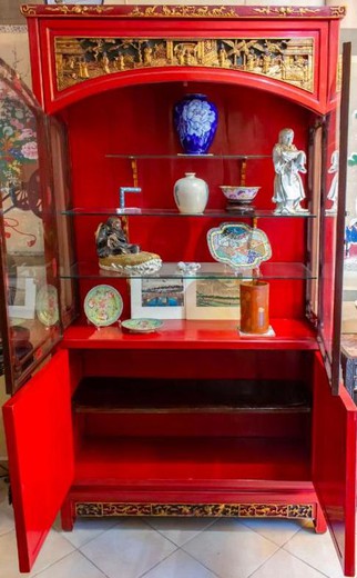 Antique showcase