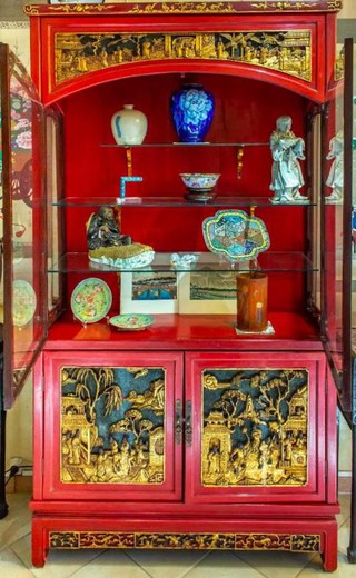 Antique showcase