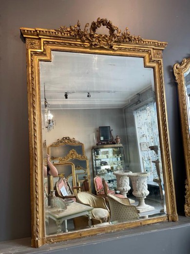 Антикварное зеркало в стиле Людовика XVI