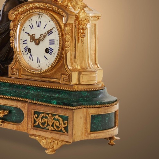 Антикварные часы в стиле Людовика XVI
