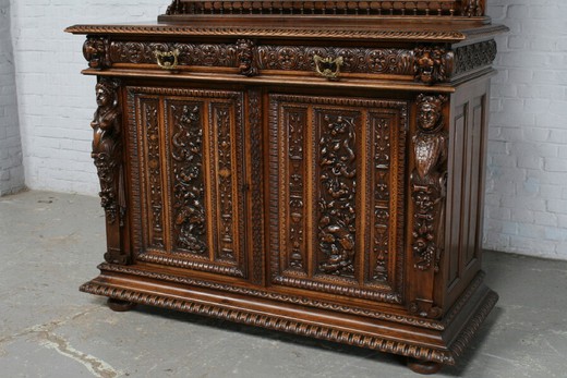 Antique renaissance small buffet