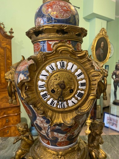Антикварный гарнитур часы и вазы Имари