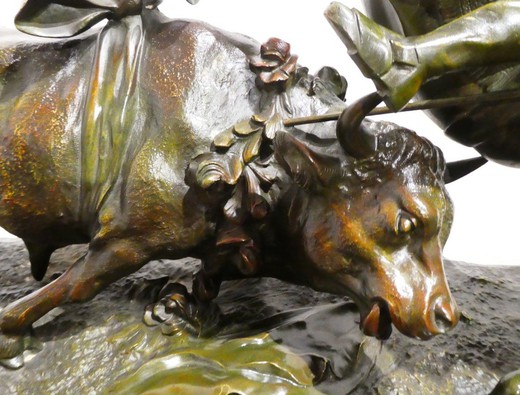 Антикварная скульптура "Пикадор и бык"