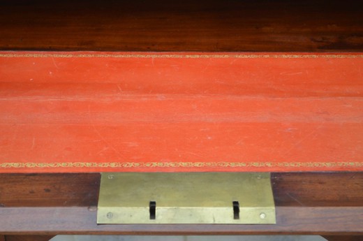 Антикварное бюро в стиле Луи-Филиппа