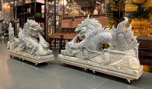 Antique twin dragons