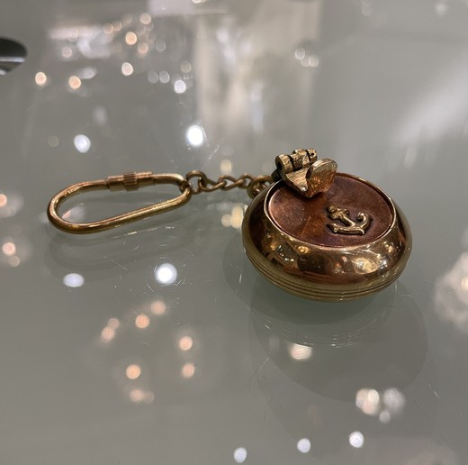 Antique ashtray keychain