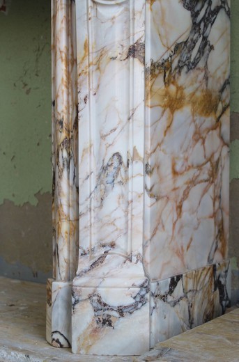 Антикварный камин в стиле Людовика XV