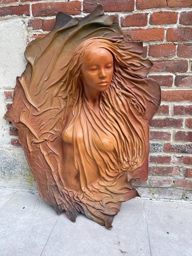 Antique sculpture representing a woman