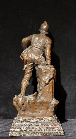 Антикварная скульптура "Пожарный"