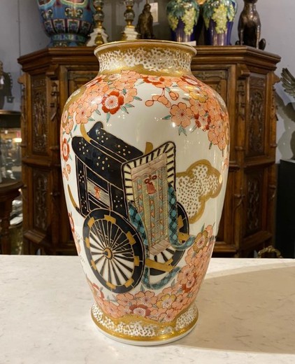 антикварная ваза