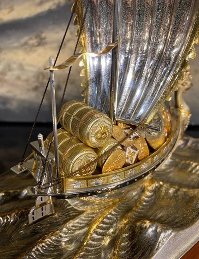 Sculpture "Treasure Ship" in glass