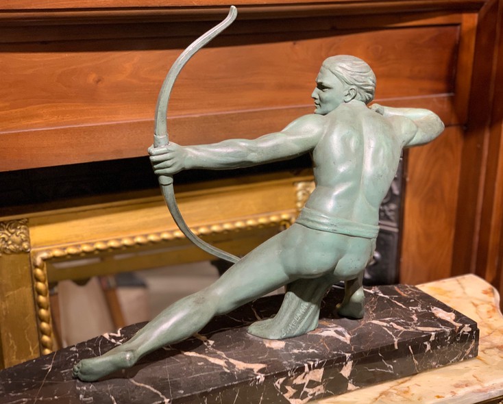 Антикварная скульптура «Лучник»