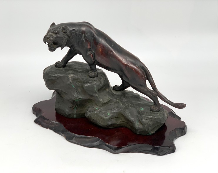 Antique sculpture "Tiger", Japan