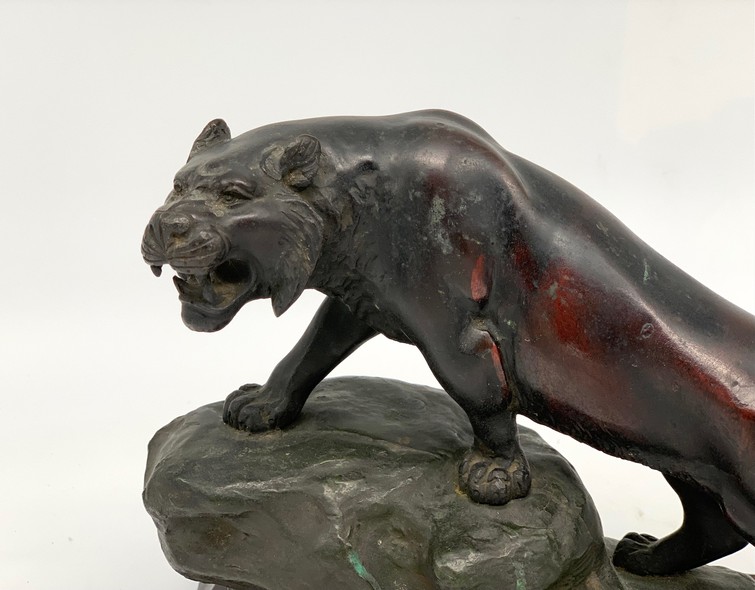 Antique sculpture "Tiger", Japan